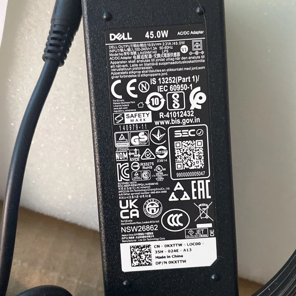 NWT Dell 4.5 mm barrel 45 W AC adapter